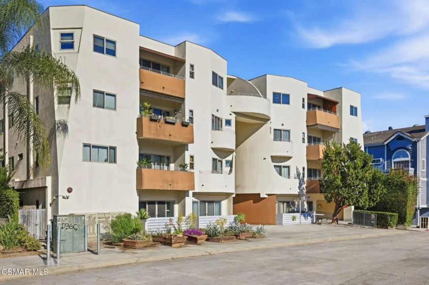 5016 Bakman Avenue #104 photo 36