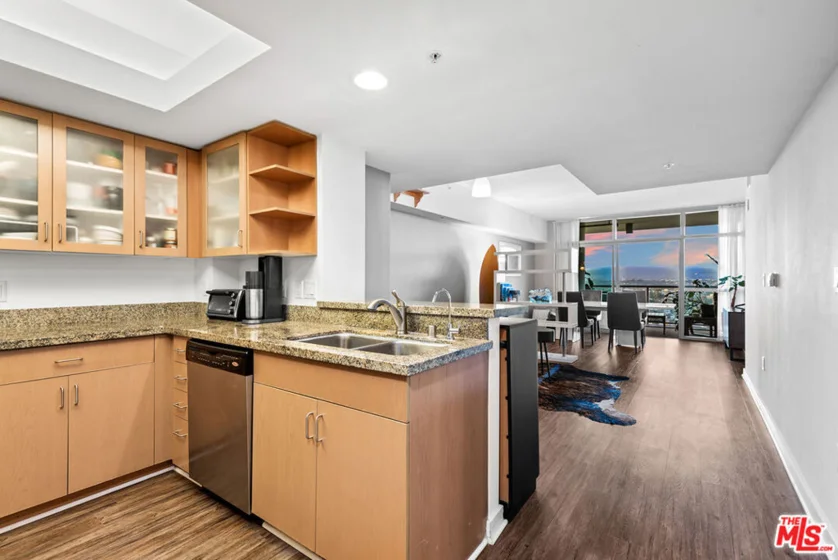 13700 Marina Pointe Drive #1520 photo 1