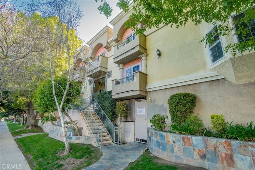 7045 Woodley Avenue #218 photo 1