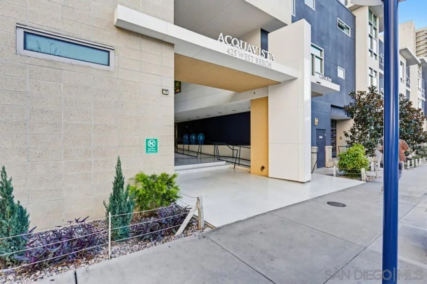 425 W Beech #428 photo 19