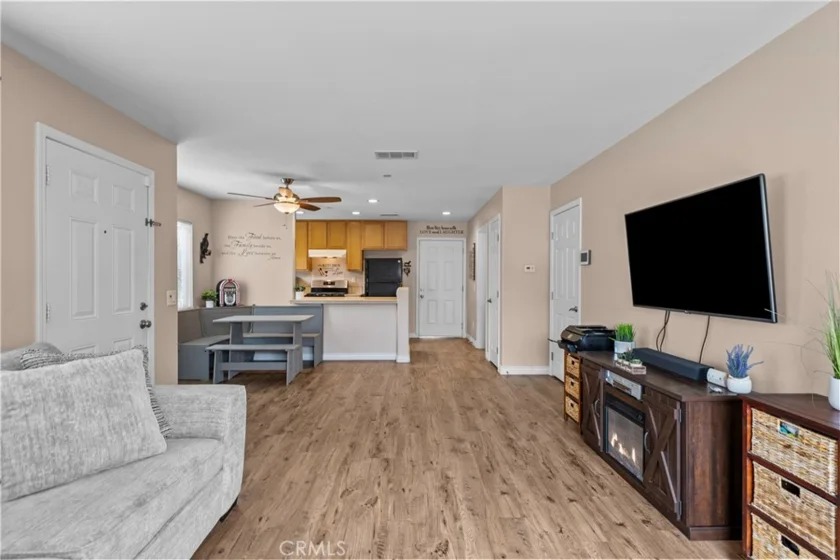 14552 Foothill photo 4