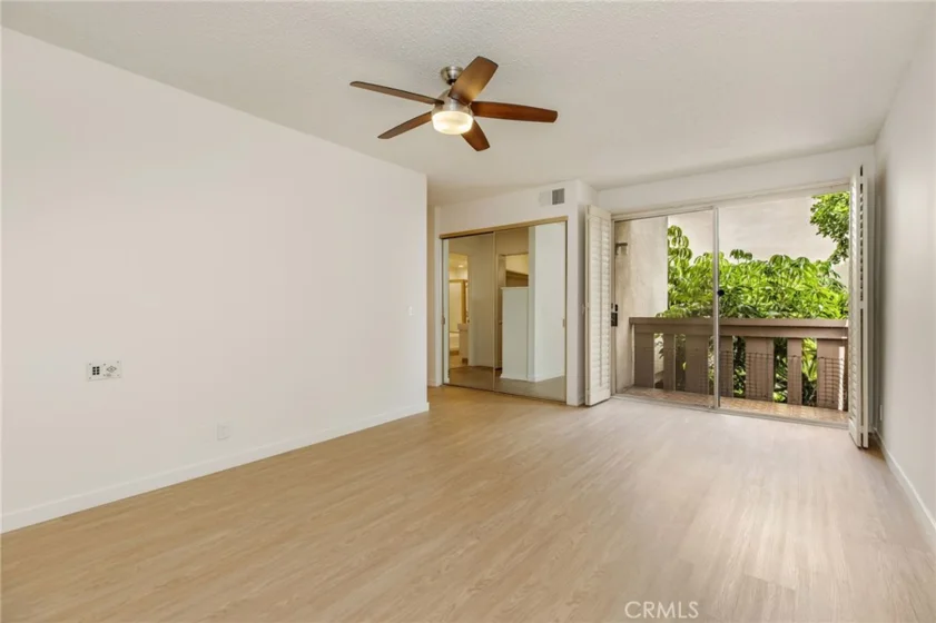 5216 Yarmouth Avenue #105 photo 17