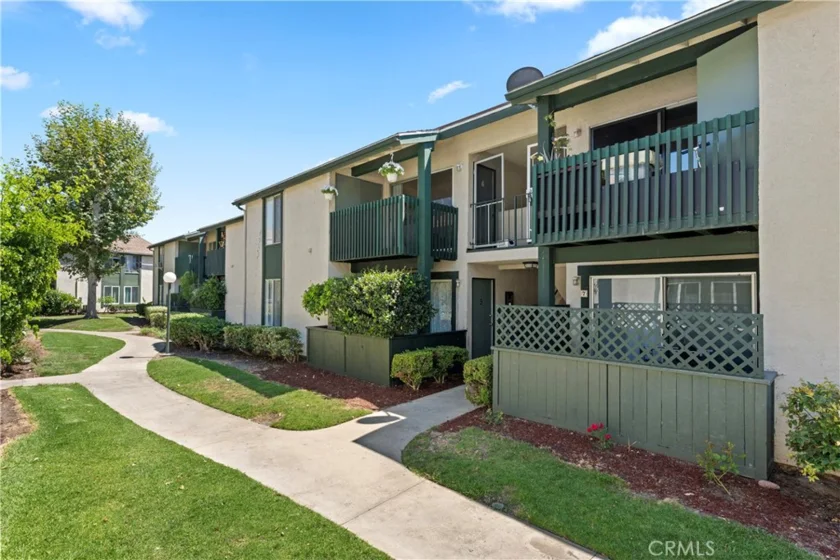 23282 Orange Avenue #6 photo 1