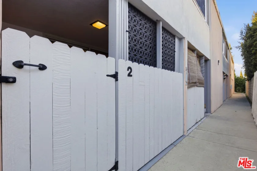 141 W Hillcrest Boulevard #2 photo 32