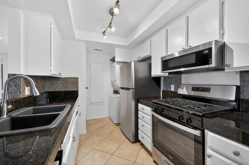 2063 Lakeridge Circle #101 photo 5
