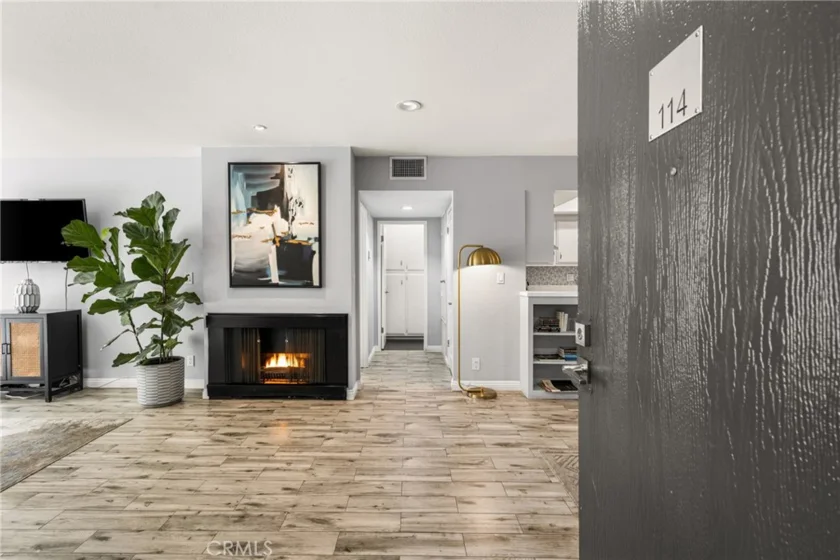 1351 N Crescent Heights #114 photo 3