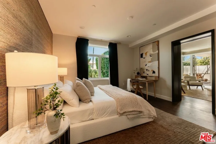 447 N Doheny Drive #101 photo 22