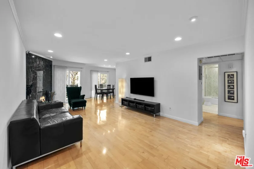 1515 S Beverly Drive #202 photo 1