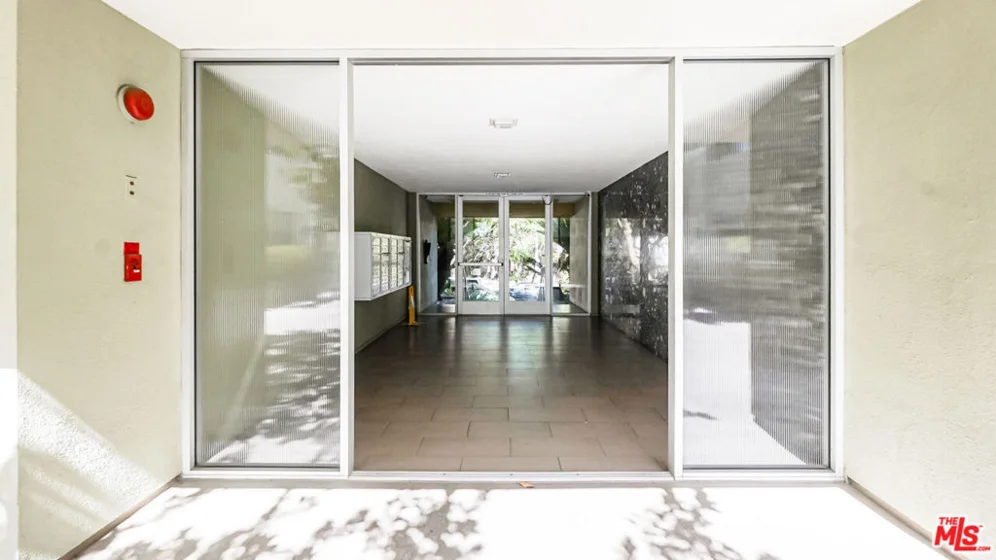 1525 N Hayworth Avenue #204 photo 30