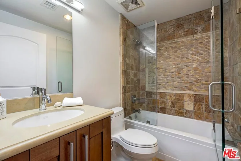 841 Westmount Drive #116 photo 13