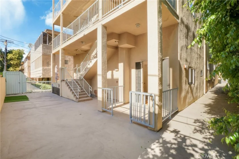 1871 Greenfield Avenue #102 photo 14