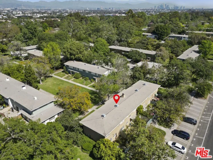5464 Village Green photo 28