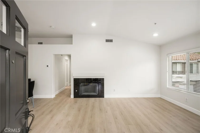 274 California Court photo 7