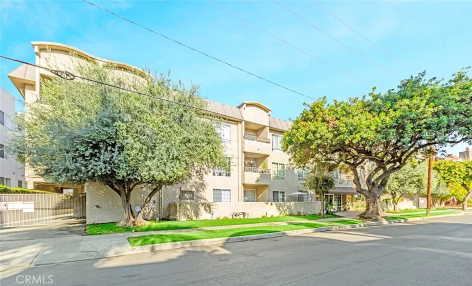4647 Willis Avenue #304 photo 1