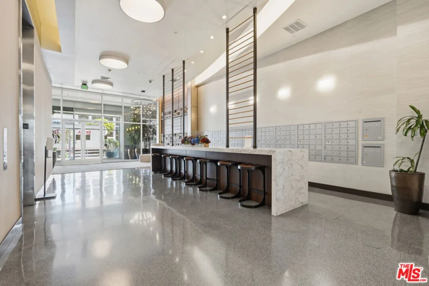 3810 Wilshire Boulevard #1609 photo 20