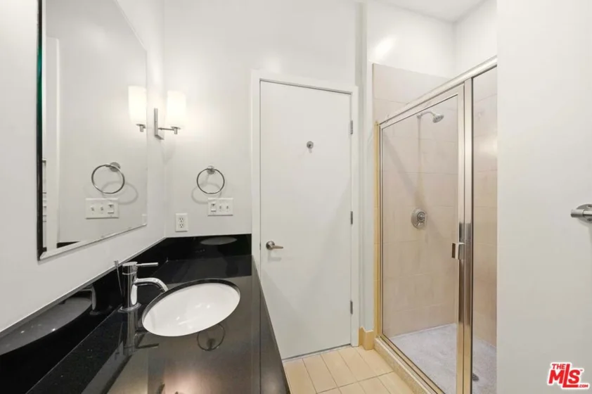 3810 Wilshire Boulevard #605 photo 16
