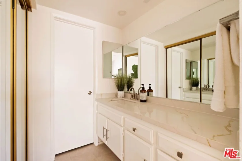 2700 Cahuenga Boulevard #4303 photo 16