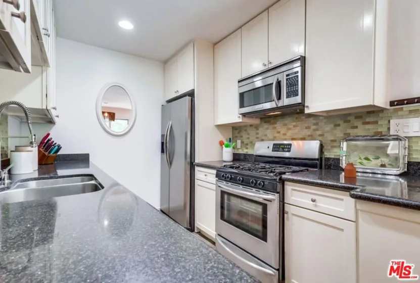1275 Havenhurst Drive #4 photo 23