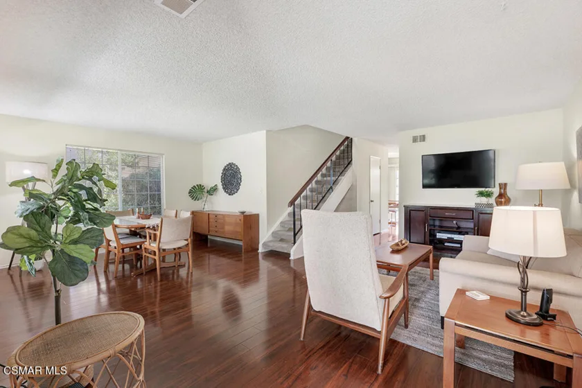 19208 Hamlin Street #4 photo 5