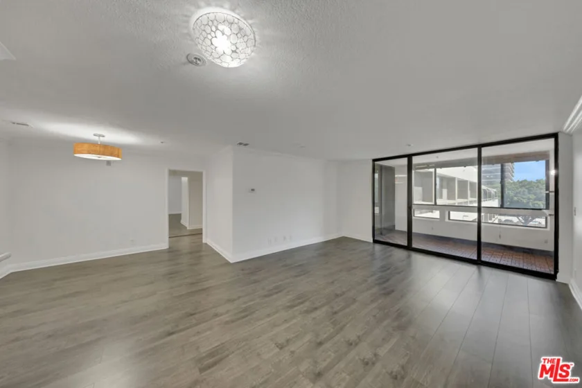 121 S Hope Street #429 photo 9
