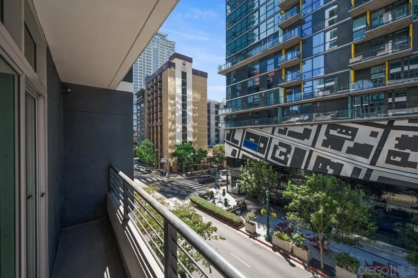 425 W Beech Street #408 photo 15