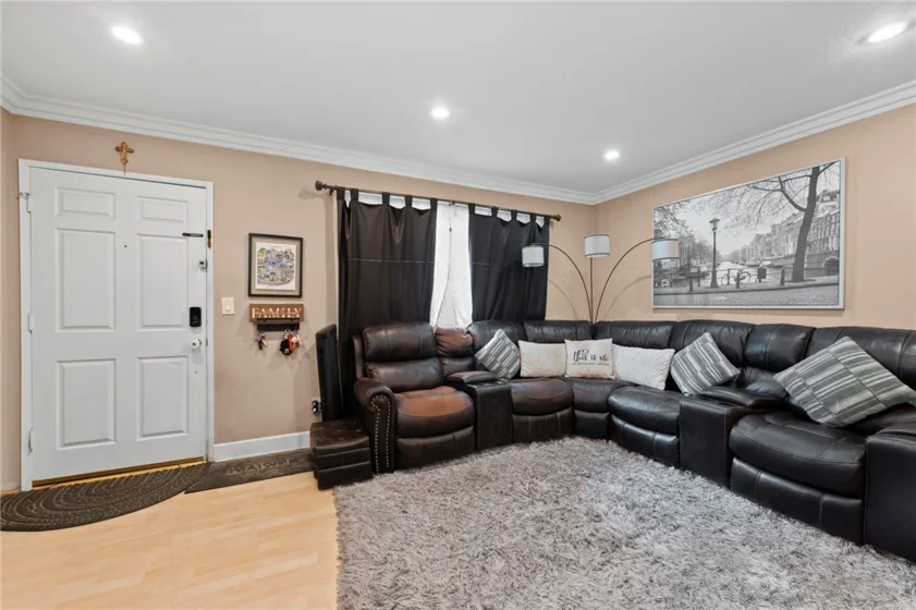 7035 Woodley #205 photo 3