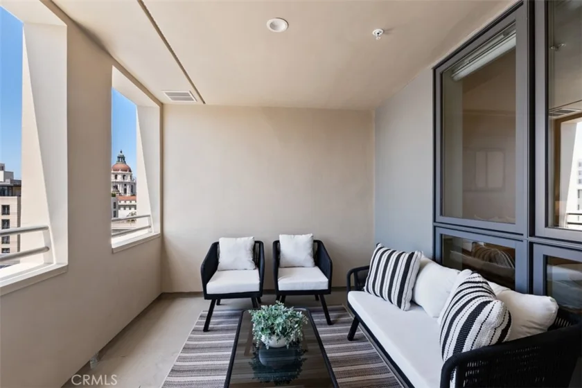 39 S Los Robles Avenue #6020 photo 27