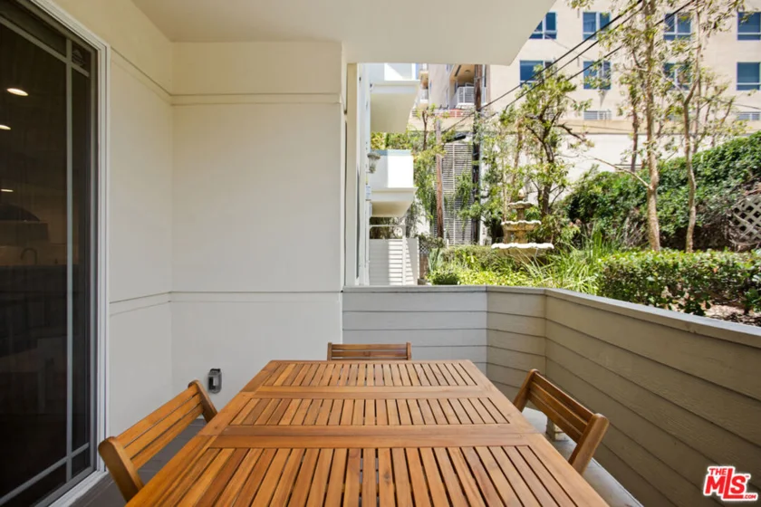 1426 N Laurel Avenue #110 photo 15
