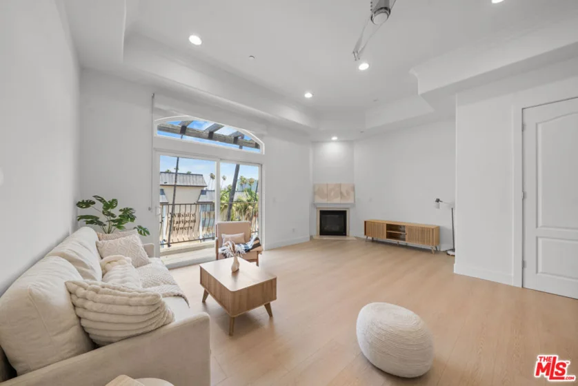 309 S Mariposa Avenue #301 photo 13