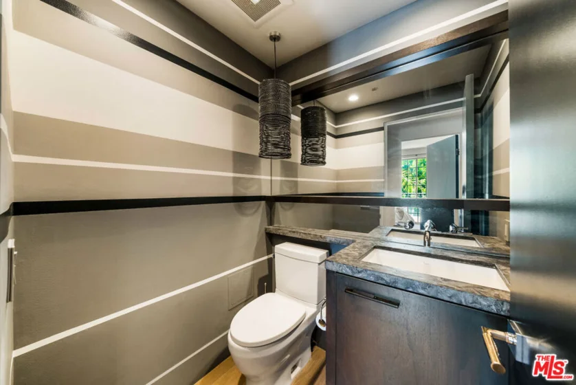 960 N Doheny Drive #301 photo 34