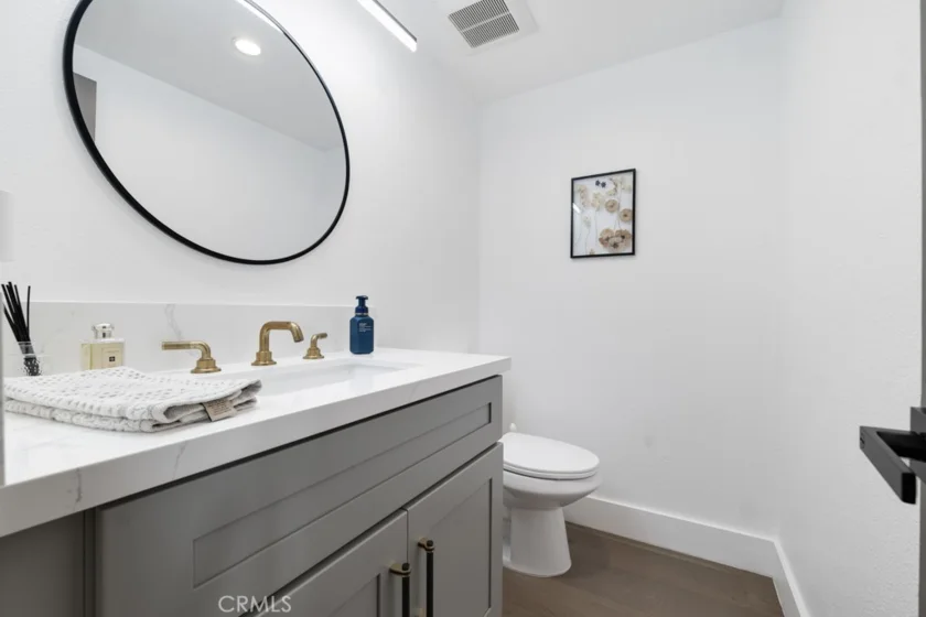21931 Burbank Boulevard #25 photo 11