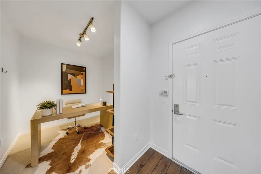 931 E Walnut #307 photo 5