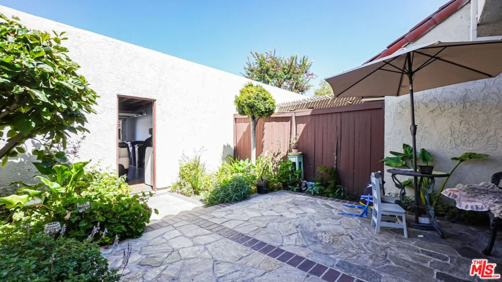 4557 Toledo Way photo 3