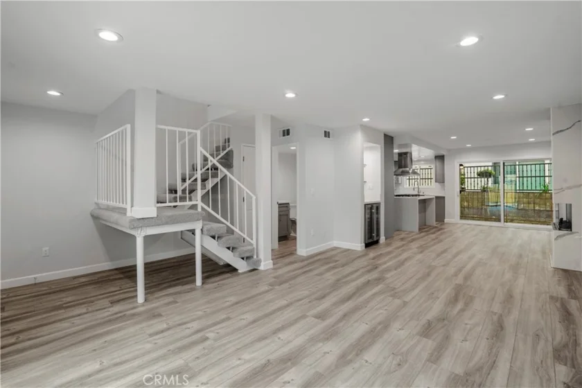 227 E Burbank #C photo 16
