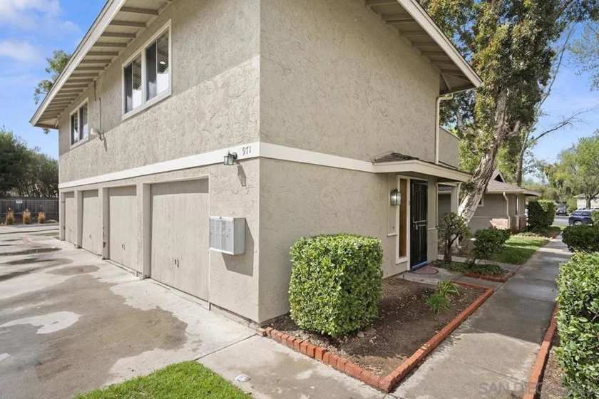 971 Amistad Place #D photo 1