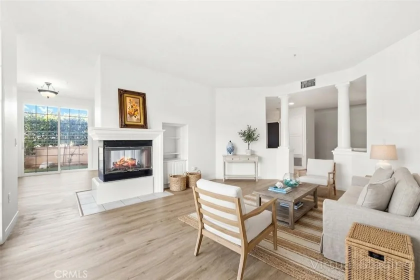 5142 Warner #112 photo 1