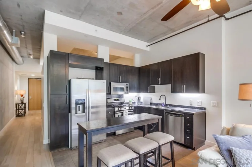 1025 Island #205 photo 3