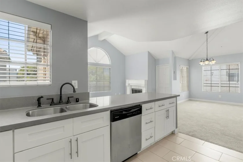 4561 Warner photo 8