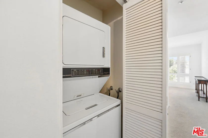5224 Zelzah Avenue #209 photo 19