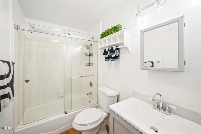 111 S Oak Knoll Avenue #107 photo 31