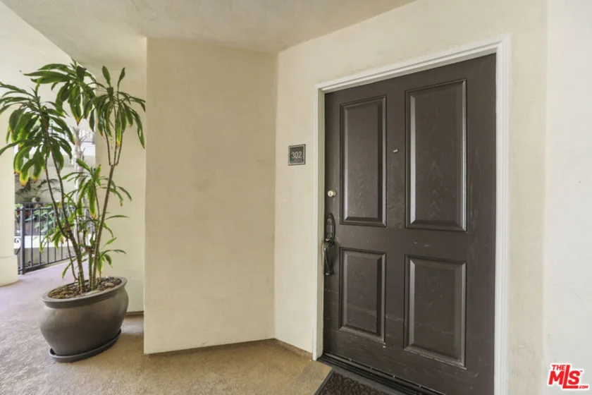 1135 Rexford Drive #302 photo 18