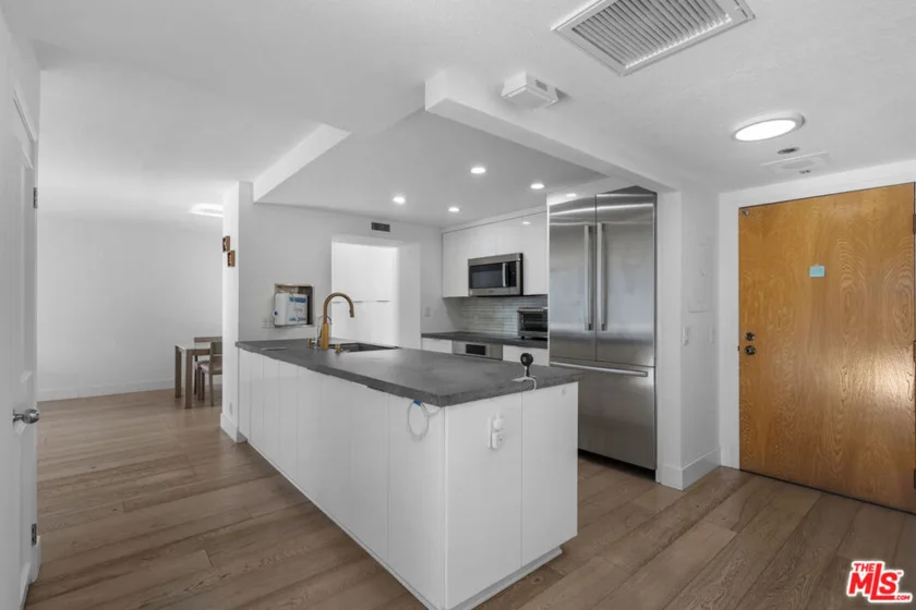 600 W 9th Street #1214 photo 18