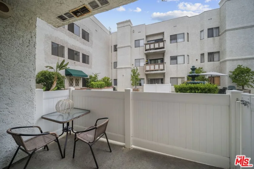 17914 Magnolia Boulevard #130 photo 18
