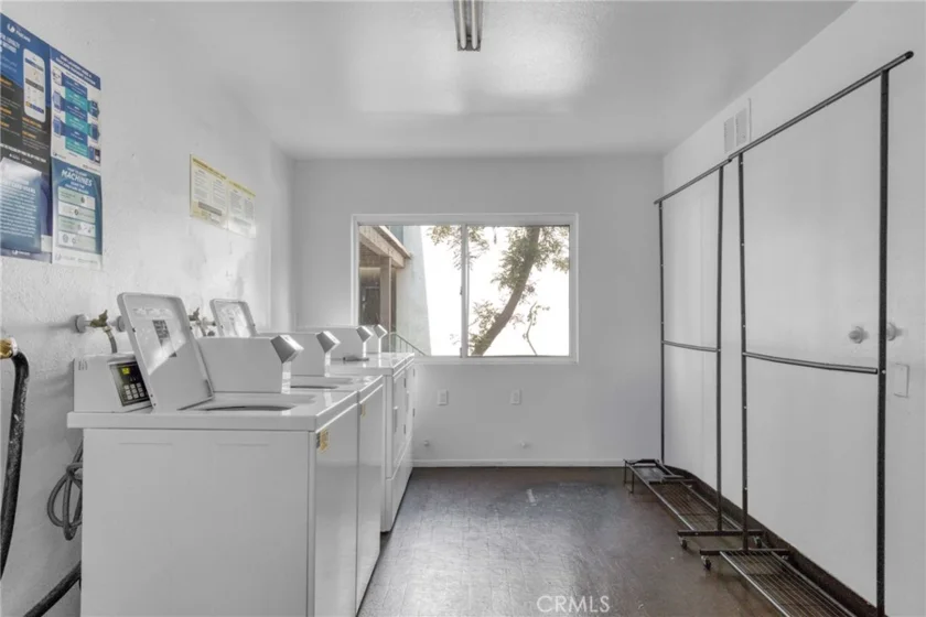 5460 White Oak Avenue #F105 photo 28