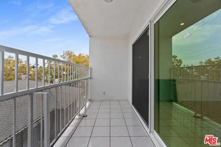 423 S Rexford Drive #305 photo 7