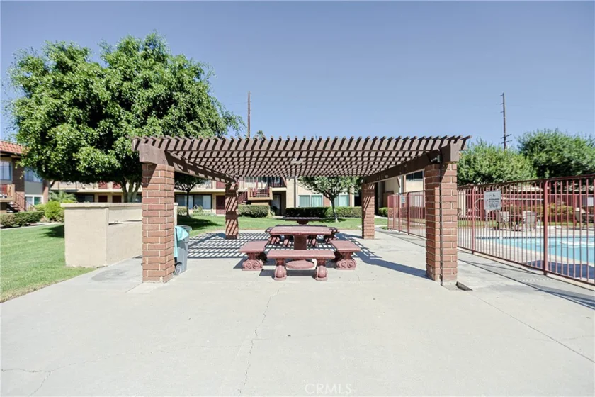 1400 W Warner photo 29