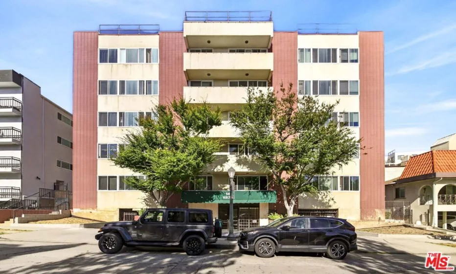 540 Kelton Avenue #402 photo 2