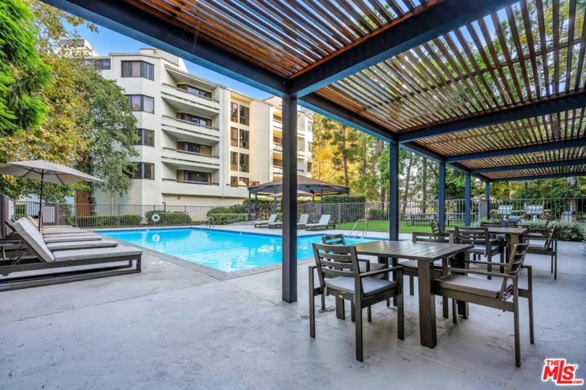 2122 Century Park Lane #402 photo 32