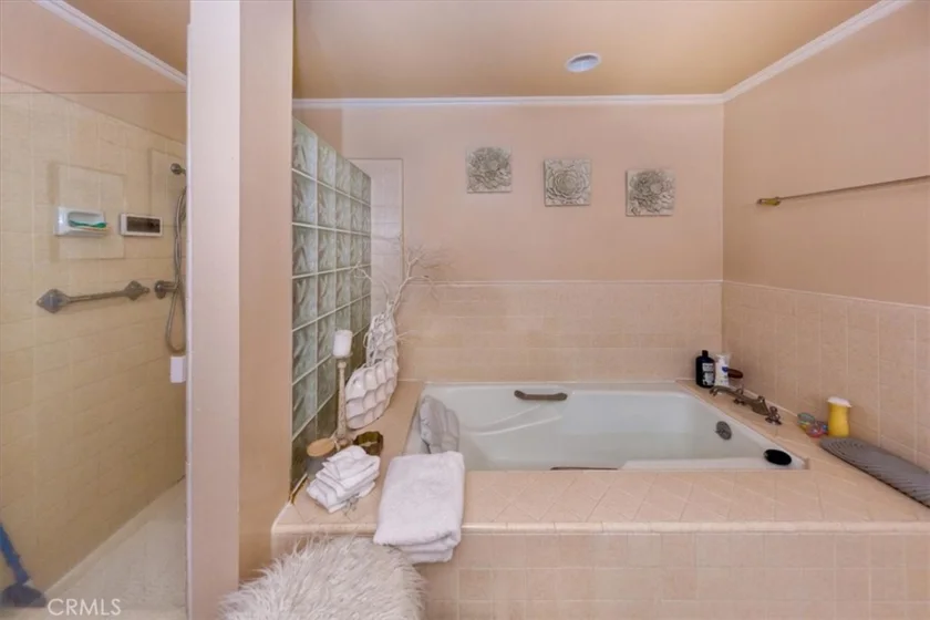 5339 Lindley Unit 207 photo 9