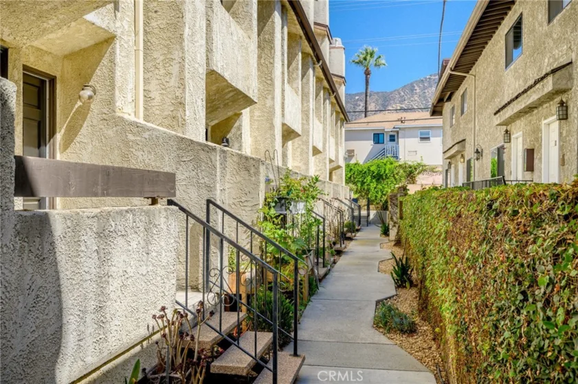 543 W Stocker Street #14 photo 21